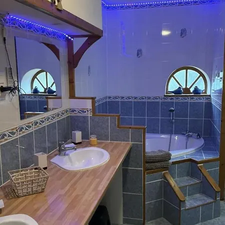Maison De Ferme Restauree Avec Mini Ferme, Terrasse Et Grand Jardin Pres De La Vallee Du Cher - Fr-1-489-270 *